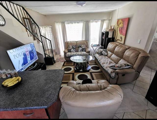 2 BEDROOM TOWNHOUSE FOR SALE IN HALFWAY GARDENS